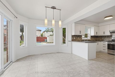 Photo 7 at 28 Hawkins Drive, Ardagh, Barrie
