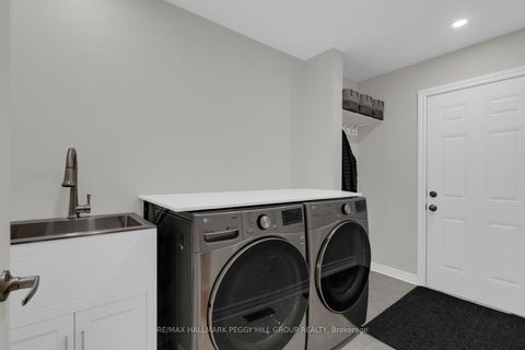 Photo 13 at 5 Magna Carta Road, Shore, Barrie
