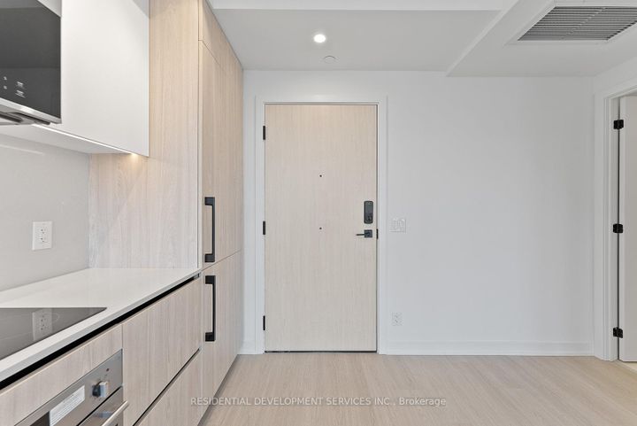 Photo 4 at 1111 - 699 Sheppard Avenue E, Bayview Village, Toronto