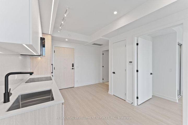 Photo 9 at 1111 - 699 Sheppard Avenue E, Bayview Village, Toronto