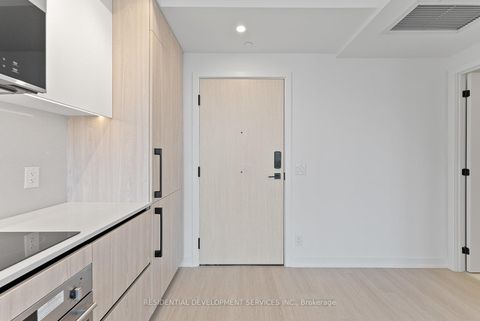 Photo 4 at 1111 - 699 Sheppard Avenue E, Bayview Village, Toronto