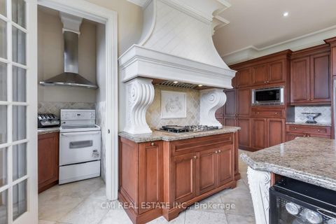 Photo 38 at 776 Woodland Acres Crescent, Rural Vaughan, Vaughan