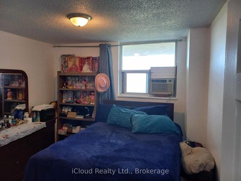 Photo 2 at 806 - 390 Dixon Road, The Westway, Toronto