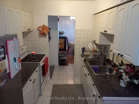 Photo 6 at 806 - 390 Dixon Road, The Westway, Toronto