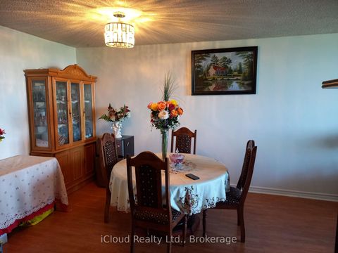 Photo 13 at 806 - 390 Dixon Road, The Westway, Toronto