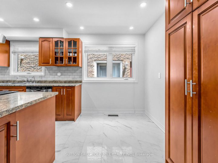 Photo 7 at 1629 Dewberry Crescent, Rathwood, Mississauga