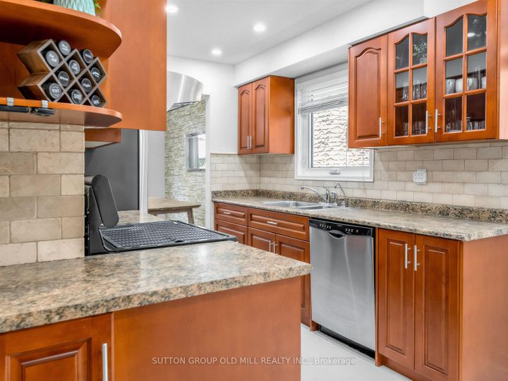 Photo 8 at 1629 Dewberry Crescent, Rathwood, Mississauga