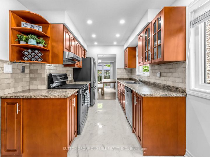 Photo 9 at 1629 Dewberry Crescent, Rathwood, Mississauga