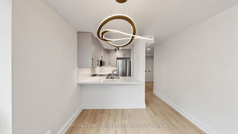 Photo 2 at 220 - 92 King Street E, Yonge Corridor, Toronto