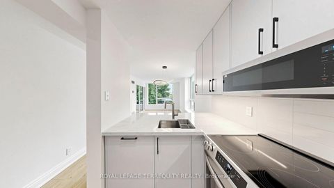 Photo 4 at 220 - 92 King Street E, Yonge Corridor, Toronto
