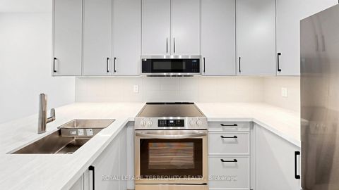 Photo 5 at 220 - 92 King Street E, Yonge Corridor, Toronto