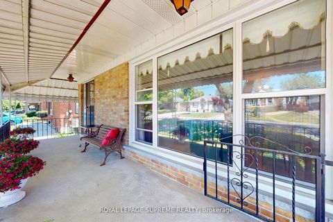 Photo 3 at 243 Epsom Downs Drive, CFB, Toronto