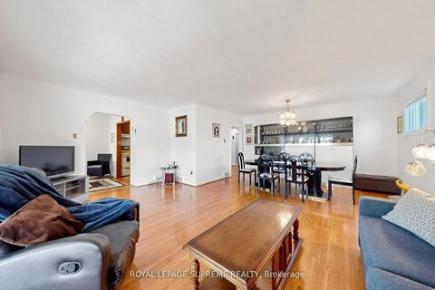Photo 7 at 243 Epsom Downs Drive, CFB, Toronto
