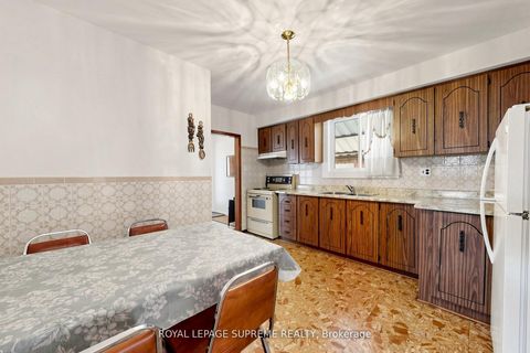 Photo 11 at 243 Epsom Downs Drive, CFB, Toronto