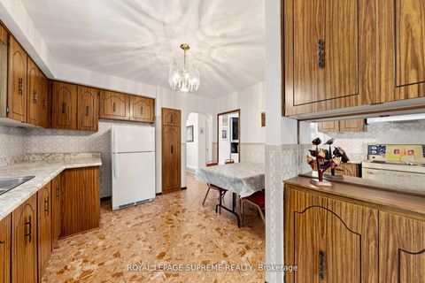 Photo 12 at 243 Epsom Downs Drive, CFB, Toronto