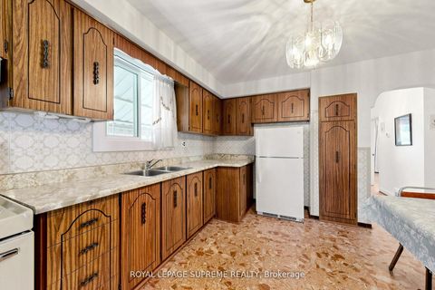 Photo 13 at 243 Epsom Downs Drive, CFB, Toronto