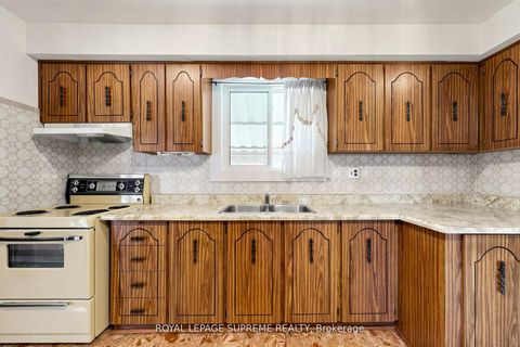 Photo 14 at 243 Epsom Downs Drive, CFB, Toronto