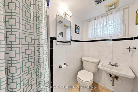 Photo 33 at 243 Epsom Downs Drive, CFB, Toronto