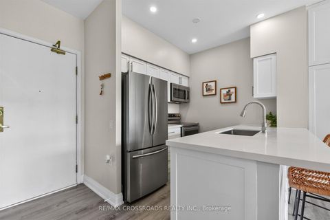 Photo 3 at 183 - 650 Lawrence Avenue W, Lawrence, Toronto