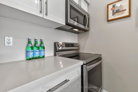 Photo 5 at 183 - 650 Lawrence Avenue W, Lawrence, Toronto