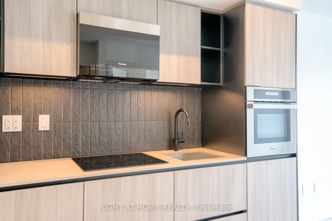 Photo 3 at 704 - 2 Augusta Avenue, Waterfront Communities C1, Toronto