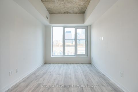 Photo 9 at 704 - 2 Augusta Avenue, Waterfront Communities C1, Toronto