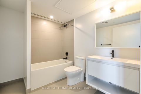 Photo 11 at 704 - 2 Augusta Avenue, Waterfront Communities C1, Toronto