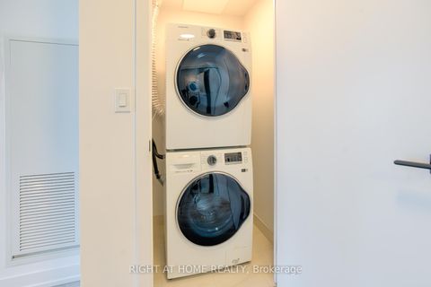 Photo 12 at 704 - 2 Augusta Avenue, Waterfront Communities C1, Toronto