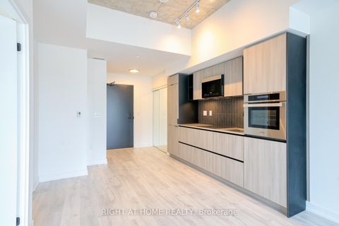 Photo 14 at 704 - 2 Augusta Avenue, Waterfront Communities C1, Toronto