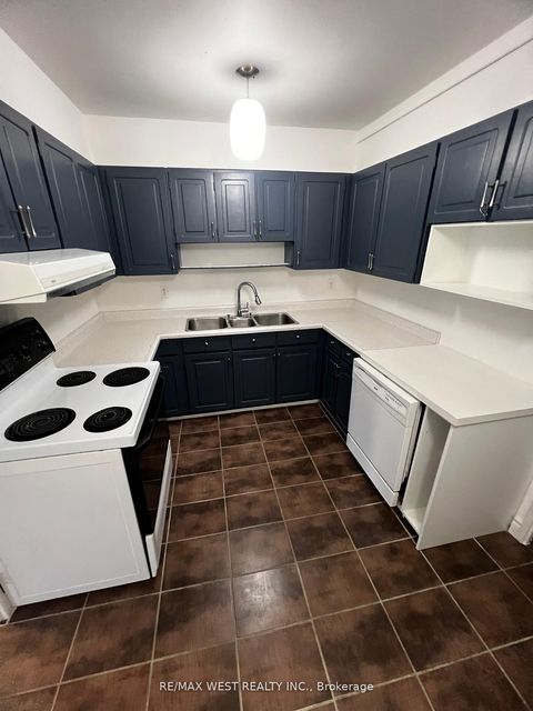 Photo 5 at 202 - 130 Neptune Drive, Lawrence, Toronto