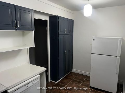 Photo 6 at 202 - 130 Neptune Drive, Lawrence, Toronto