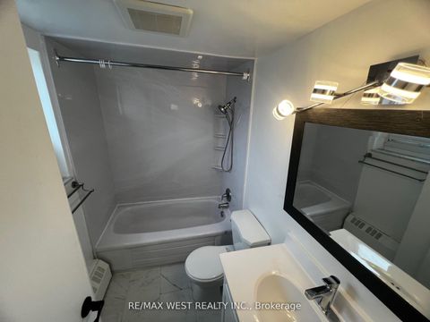 Photo 14 at 202 - 130 Neptune Drive, Lawrence, Toronto