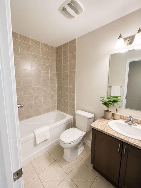 Photo 10 at 5 Fusilier Drive, Birchmount, Toronto