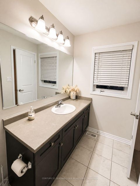 Photo 11 at 5 Fusilier Drive, Birchmount, Toronto
