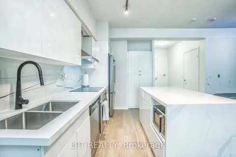 Photo 17 at 217 - 215 Fort York Boulevard, Niagara, Toronto