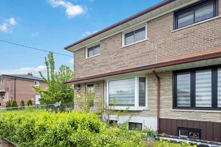 Photo 2 at 102 Elnathan Crescent, Humber Summit, Toronto