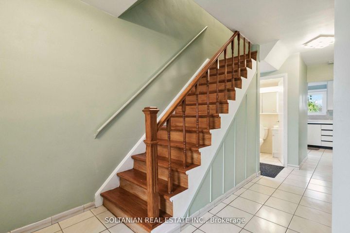 Photo 4 at 102 Elnathan Crescent, Humber Summit, Toronto