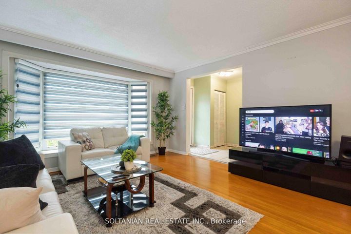 Photo 7 at 102 Elnathan Crescent, Humber Summit, Toronto