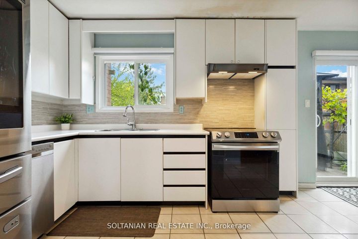 Photo 15 at 102 Elnathan Crescent, Humber Summit, Toronto