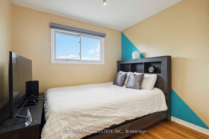 Photo 21 at 102 Elnathan Crescent, Humber Summit, Toronto