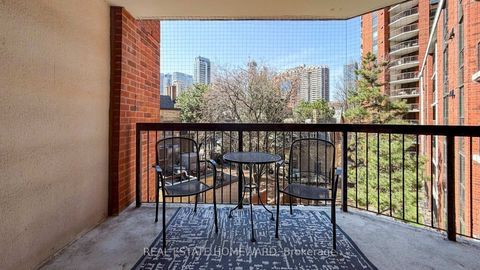 Photo 16 at 409 - 77 Maitland Place, South St. James Town, Toronto