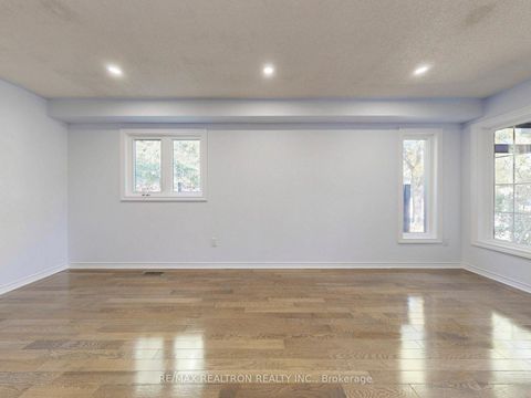 Photo 4 at 558 Willowick Drive, Wyndham, Newmarket