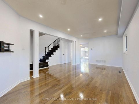 Photo 11 at 558 Willowick Drive, Wyndham, Newmarket