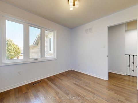 Photo 14 at 558 Willowick Drive, Wyndham, Newmarket