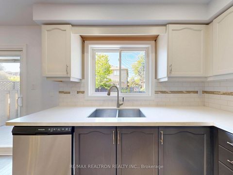 Photo 18 at 558 Willowick Drive, Wyndham, Newmarket