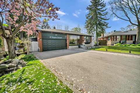 Photo 2 at 41 Keegan Crescent, York University Heights, Toronto