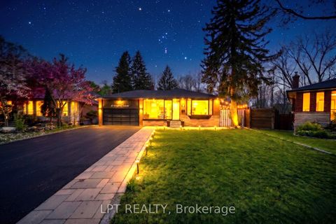 Photo 3 at 41 Keegan Crescent, York University Heights, Toronto
