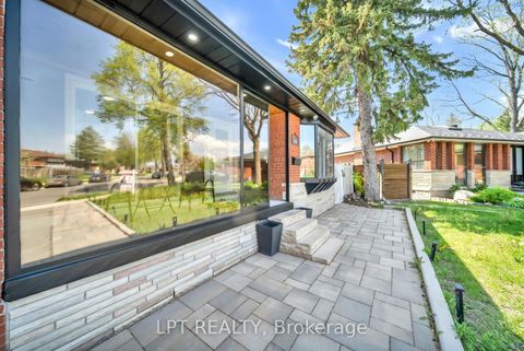 Photo 4 at 41 Keegan Crescent, York University Heights, Toronto