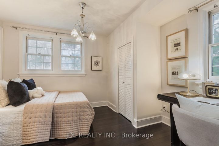 Photo 12 at 6 Farmingdale Road, Bayview Village, Toronto