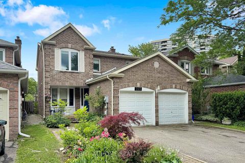 Photo 2 at 103 Heatherton Way, Yorkhill, Vaughan